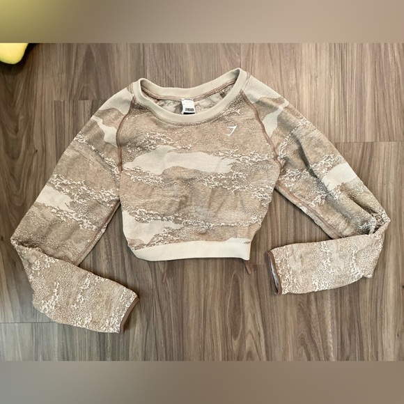 Gymshark Tops - Gymshark Beige Camo zig zag back long sleeve Crop Top size L